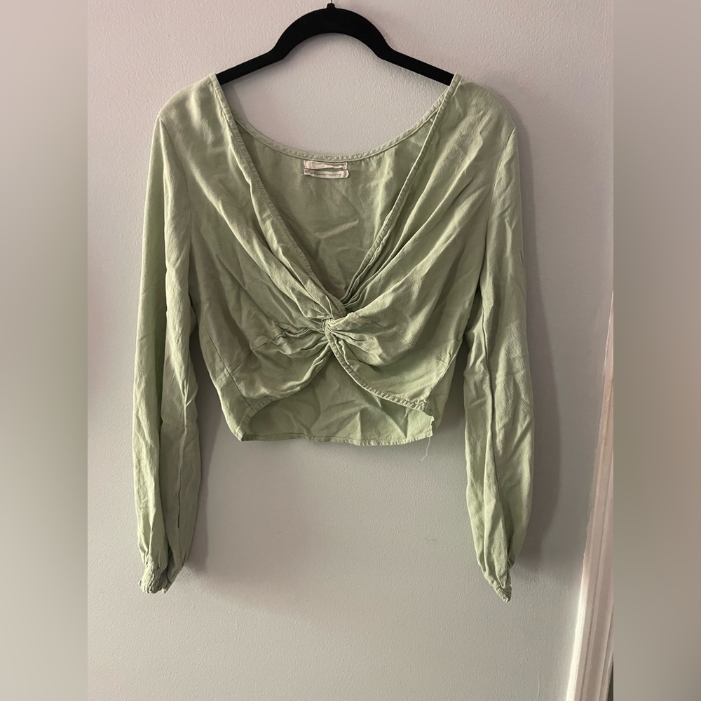 Long sleeve Crop top front twist Urban outfitters